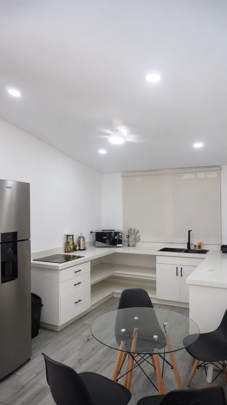 Kitchen and dining area at Villa Isora