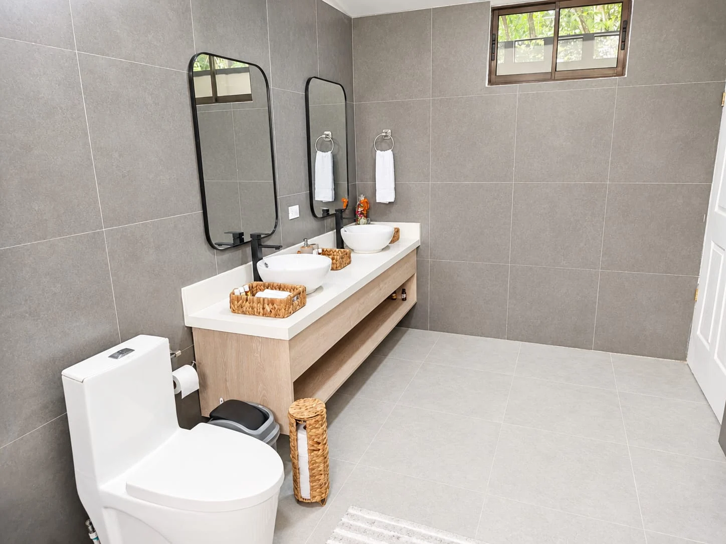 Full bathroom view at Villa Isora